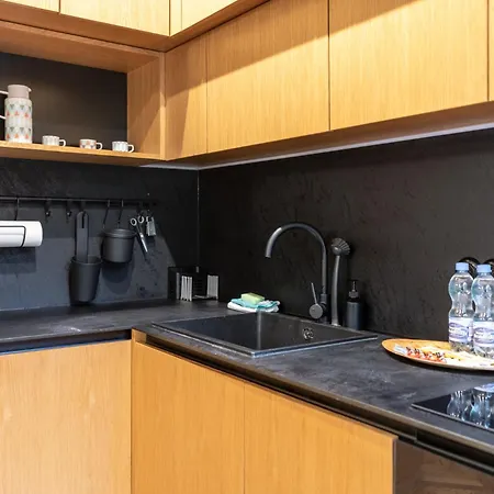 Artistic Deluxe By Bookinghost Apartament