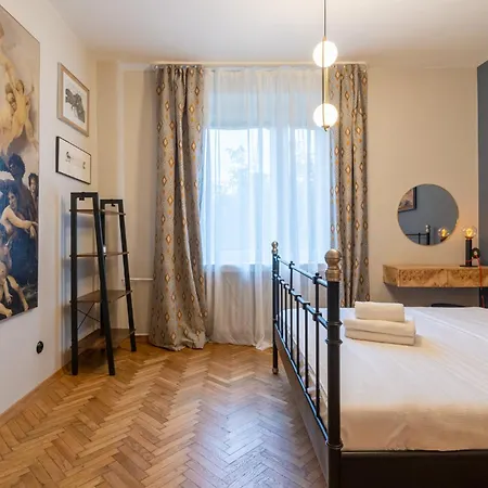 Artistic Deluxe By Bookinghost * Katowice